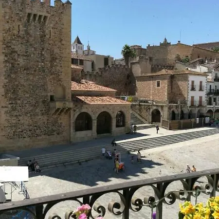 Apartamentos La Machacona Plaza Mayor Caces Exterior foto